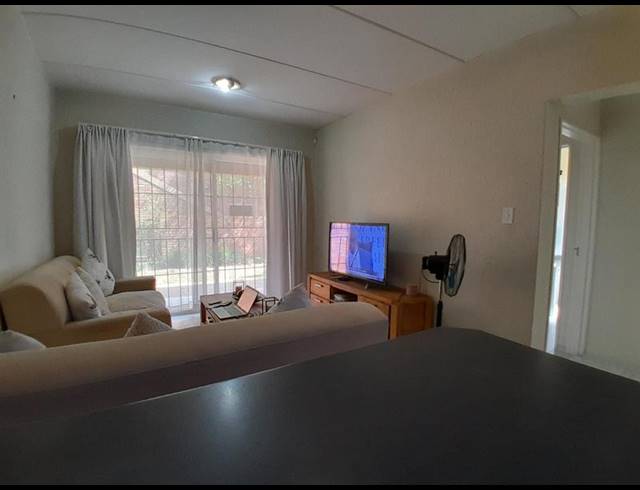 2 BEDROOM APARTMENT FOR SALE IN HEUWELSIG ESTATE